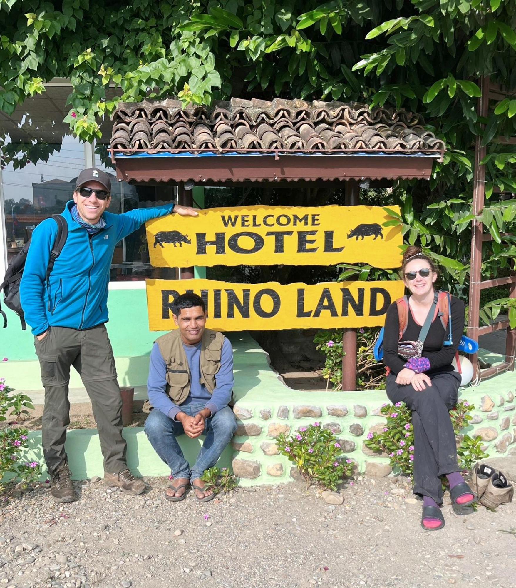 Hotel Rhino Land, Саураха Екстериор снимка